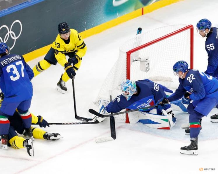 Ice hockey-Beaten Italy unlikely to be underestimated after delighting home fans