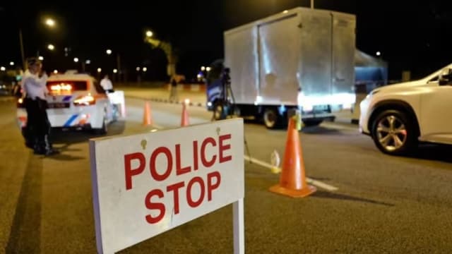为逃避警方截查硬闯路障 16岁电动脚踏车骑士被捕
