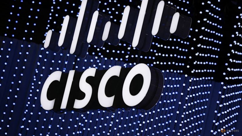 Cisco posts quarterly gross margin below estimates, shares fall  