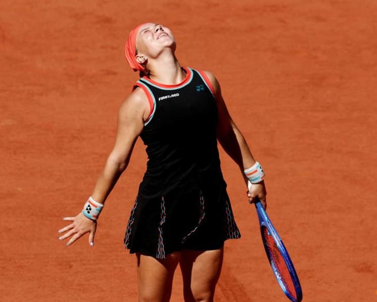 Shadow of war looms large over French Open as semi-final lineup takes shape