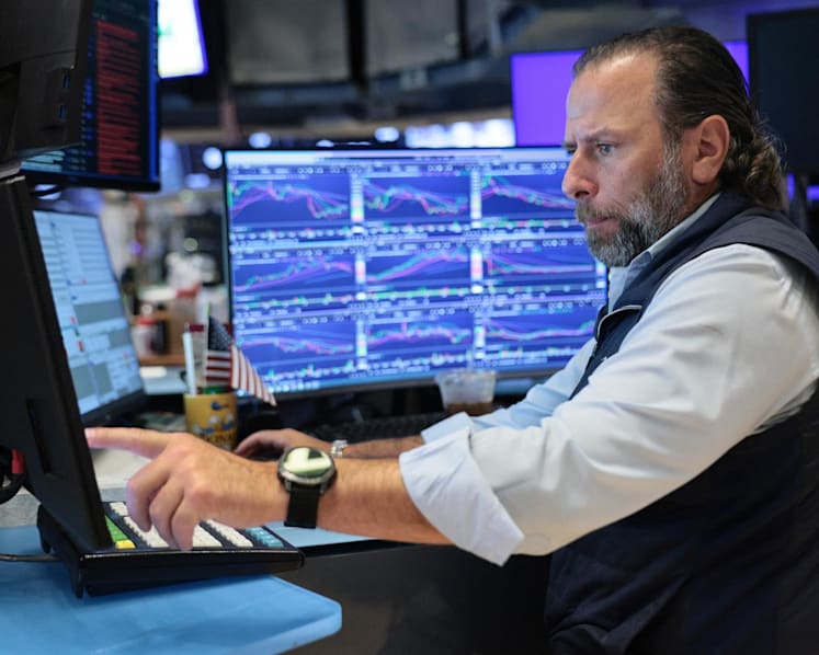 Global stocks rally on lower oil prices, US-China hopes