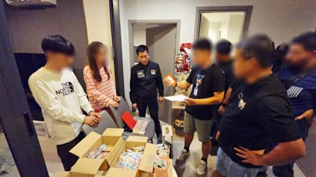 涉走私丧尸烟弹 狮城男和三泰女曼谷落网