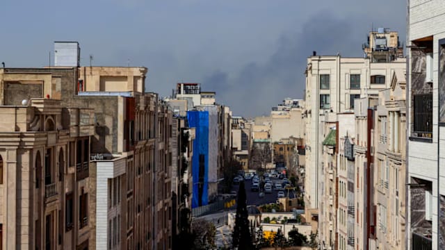 中东局势升级 我国驻中东使馆领事馆促当地国人保持警惕别外出