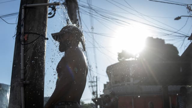 巴西里约热内卢遭热浪侵袭 气温创十年新高