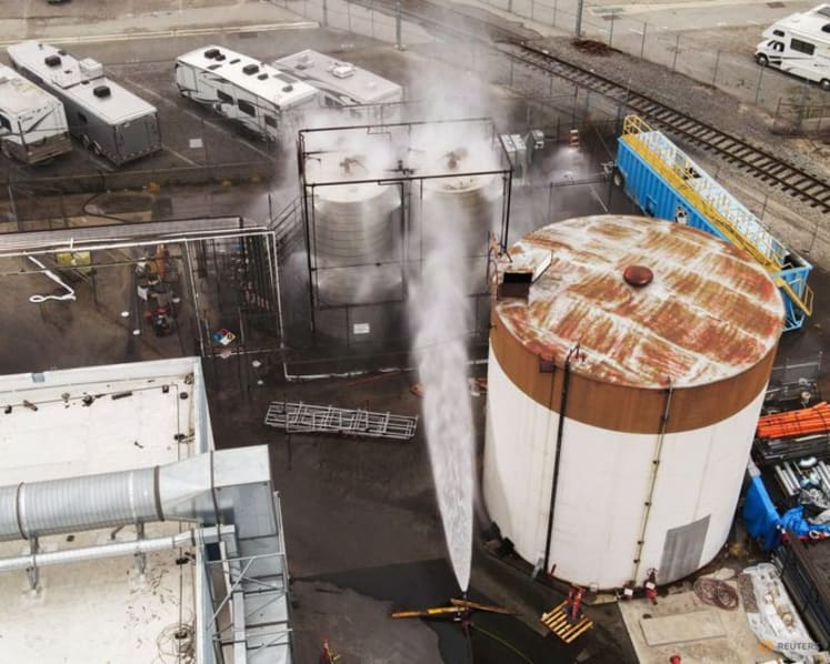 Crack found in California toxic chemical tank could relieve pressure, as thousands evacuate