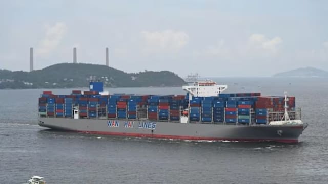 狮城货轮与中国船相撞 一船沉没两人失联