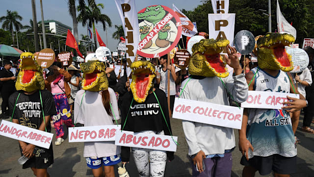 菲律宾数千人上街示威 要求严惩涉防洪工程贪腐者