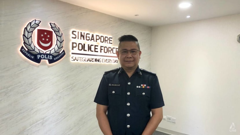 Off-duty cop helps nab two men suspected of inflight theft Off-duty cop helps nab two men suspected of inflight theft