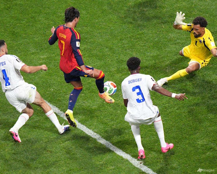 Veteran Vozinha the Cape Verde hero as keeper shuts out Spain