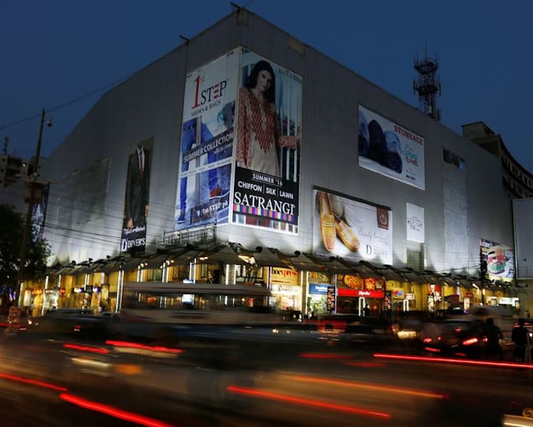 Pakistan orders malls to close early amid economic crisis