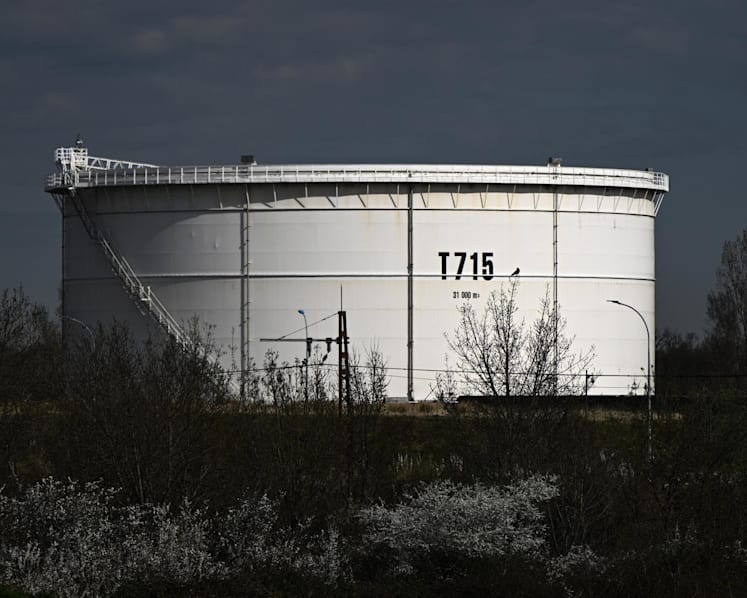 US jobs data boosts stocks as oil prices dip