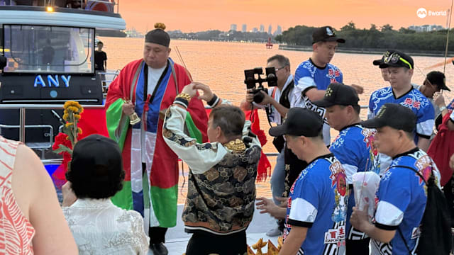 狮城阴阵殿首办海上招魂 约80信众乘三船出海迎灵