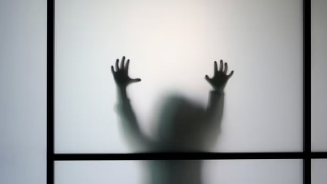 铁锅焦尸案！死讯被隐瞒 女童死时未在当局支持计划下