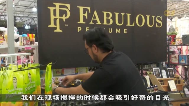 本地邻里夜市注入新活力 新兴摊主以创意商品吸引顾客