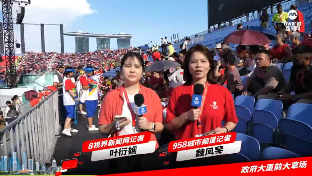 【重温直播】观众有序入座大草场 翘首以待国庆庆典