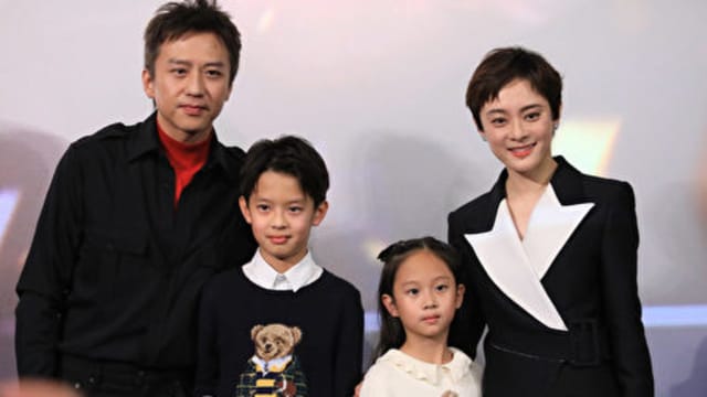 邓超、孙俪在儿女面前抱头痛哭　孩子反应和举动获赞！