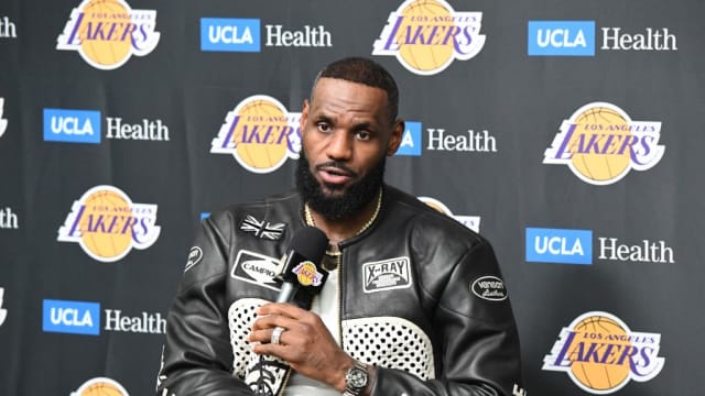 NBA史上第一人 詹姆斯达成4万分里程碑