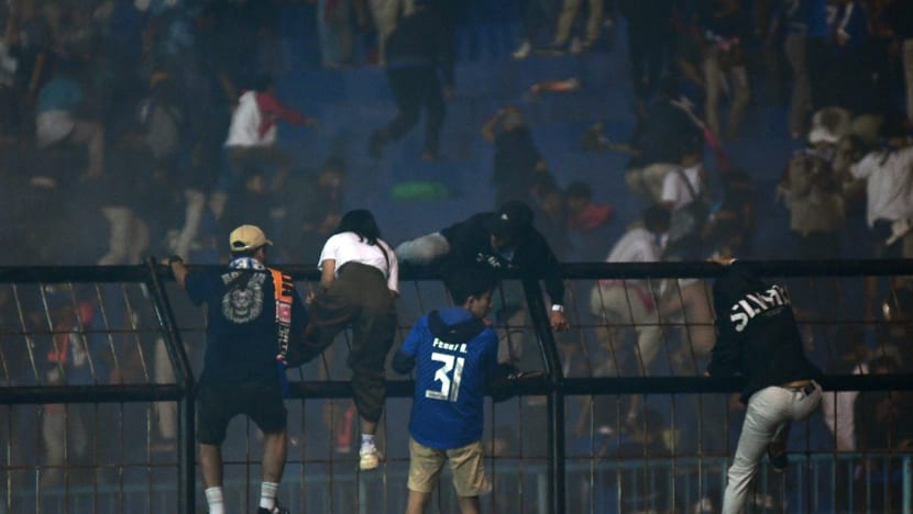Tragedi Stadium Kanjuruhan: Penggunaan gas pemedih mata cetus rempuhan Tragedi Stadium Kanjuruhan: Penggunaan gas pemedih mata cetus rempuhan