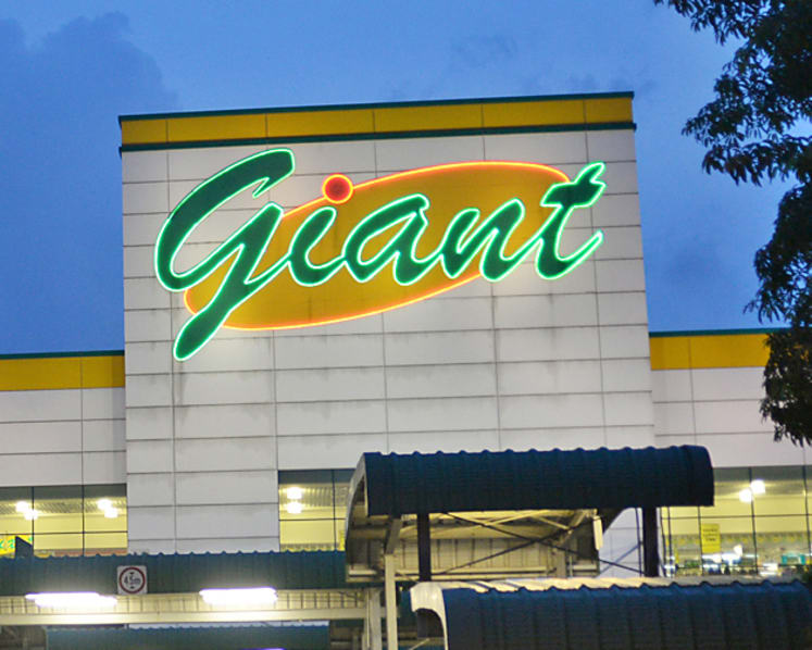 Large lizard found in crispy rolls from Giant