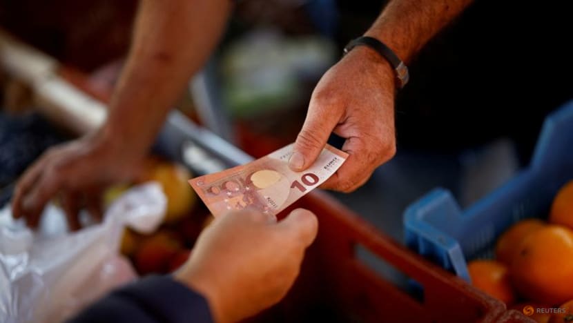 Euro hits near 7-month low vs dollar as tariff worries weigh