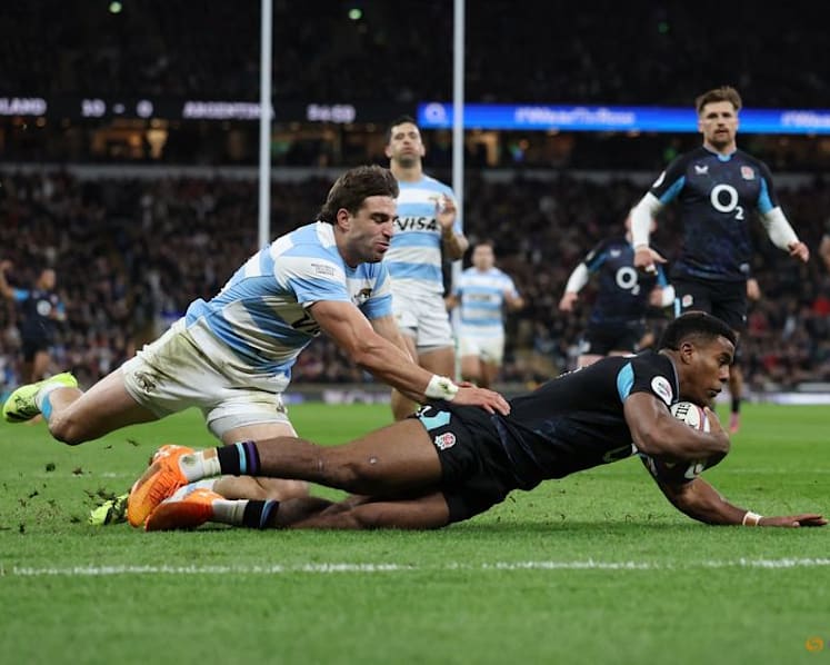 England survive Argentine comeback for 27-23 win