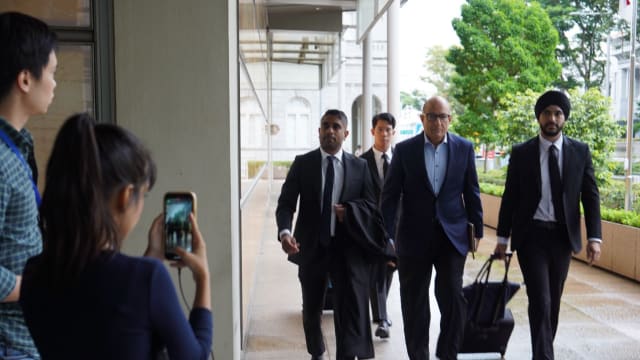 律师：易华仁和两商人是“亲密朋友” 没想到收礼涉贪污