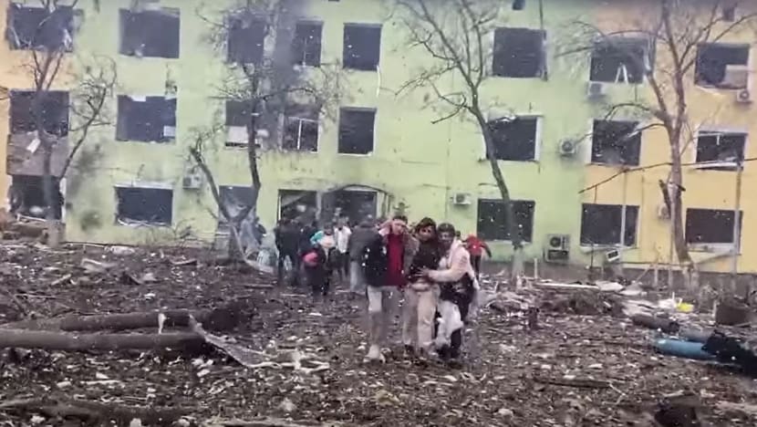 Mariupol terpaksa semadikan mayat di tepi jalan 