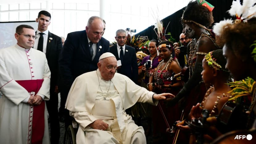 Pope Francis, in resource-rich PNG, urges that workers be treated fairly Pope Francis, in resource-rich PNG, urges that workers be treated fairly
