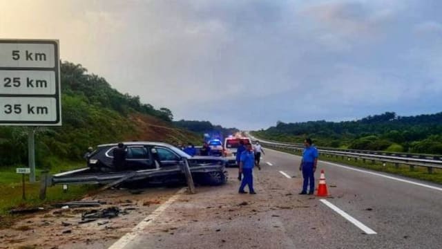 自驾游赴热浪岛 宝马雨天打滑 狮城女魂断马国 
