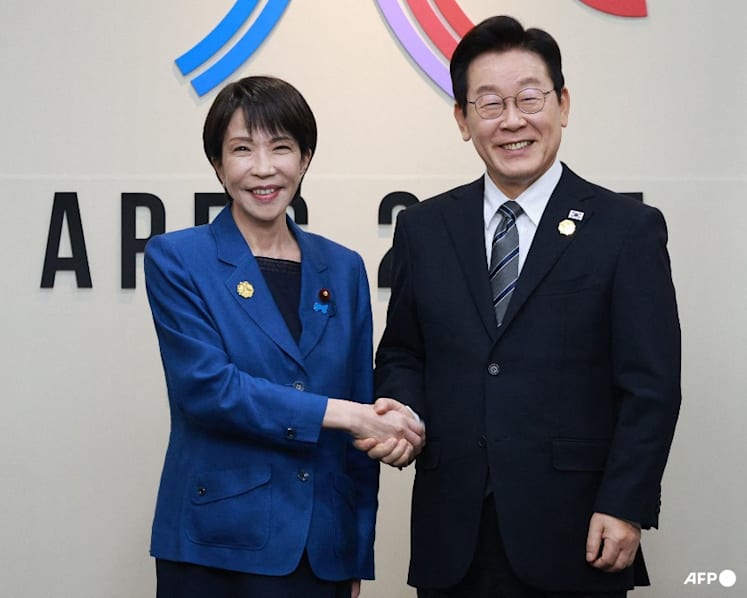 Japan's new PM in first talks with South Korean president Japan's new PM in first talks with South Korean president
