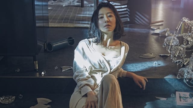 《夫妻的世界》床戏零赘肉　53岁金喜爱3招维持好身材