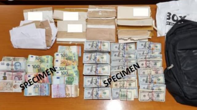 携120万元入境未如实申报 两外籍男子接受调查