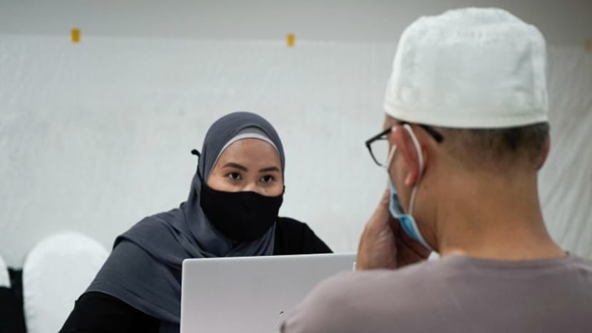 Kakitangan akar umbi Persatuan Rakyat giat dampingi warga emas galak vaksinasi COVID-19