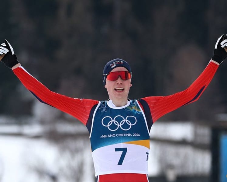 Nordic Combined-Norway's Oftebro skis from behind to first individual gold