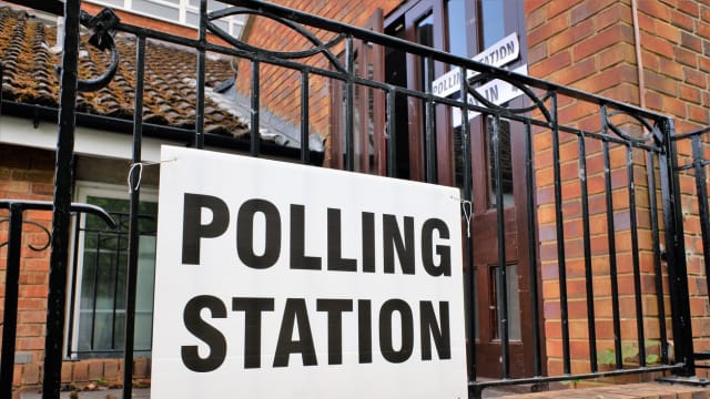 英国地方议会选举 保守党遭重挫丢失69席位