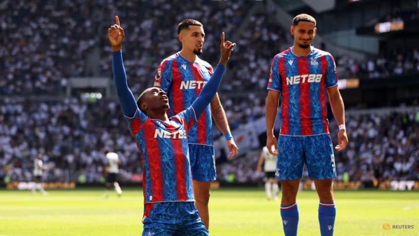 Eze double gives Palace victory at ailing Tottenham