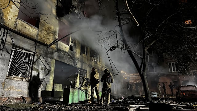 乌克兰遭俄无人机攻击引发火灾 12伤多座建筑损毁