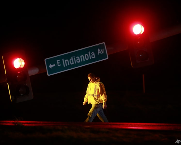 6 dead as large tornado roars through central Iowa