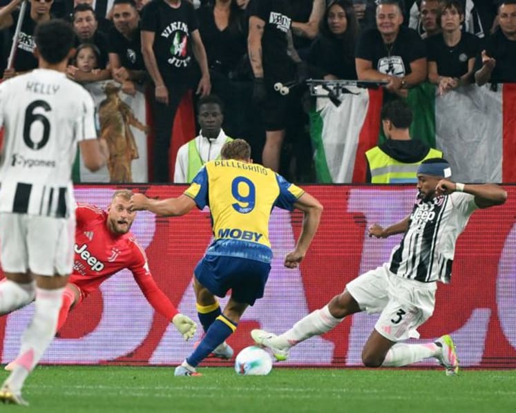 David and Vlahovic on target as Juve launch Serie A campaign with win