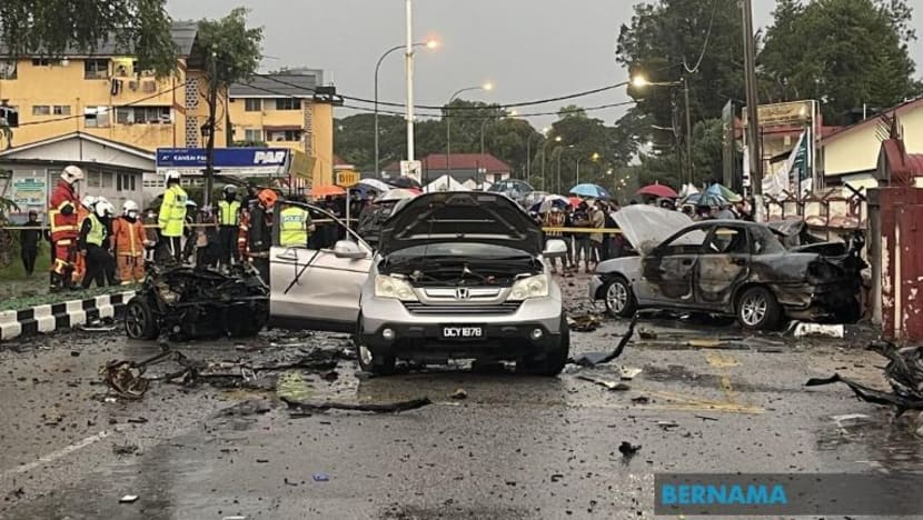 Pemandu maut setelah kereta bawa mercun meletup Pemandu maut setelah kereta bawa mercun meletup