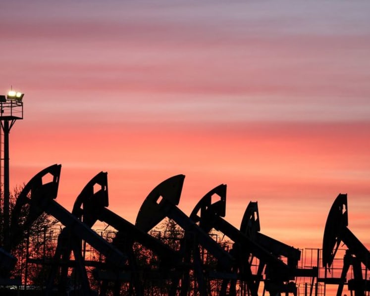 Oil prices little changed but set for steepest monthly and quarterly losses since 2020
