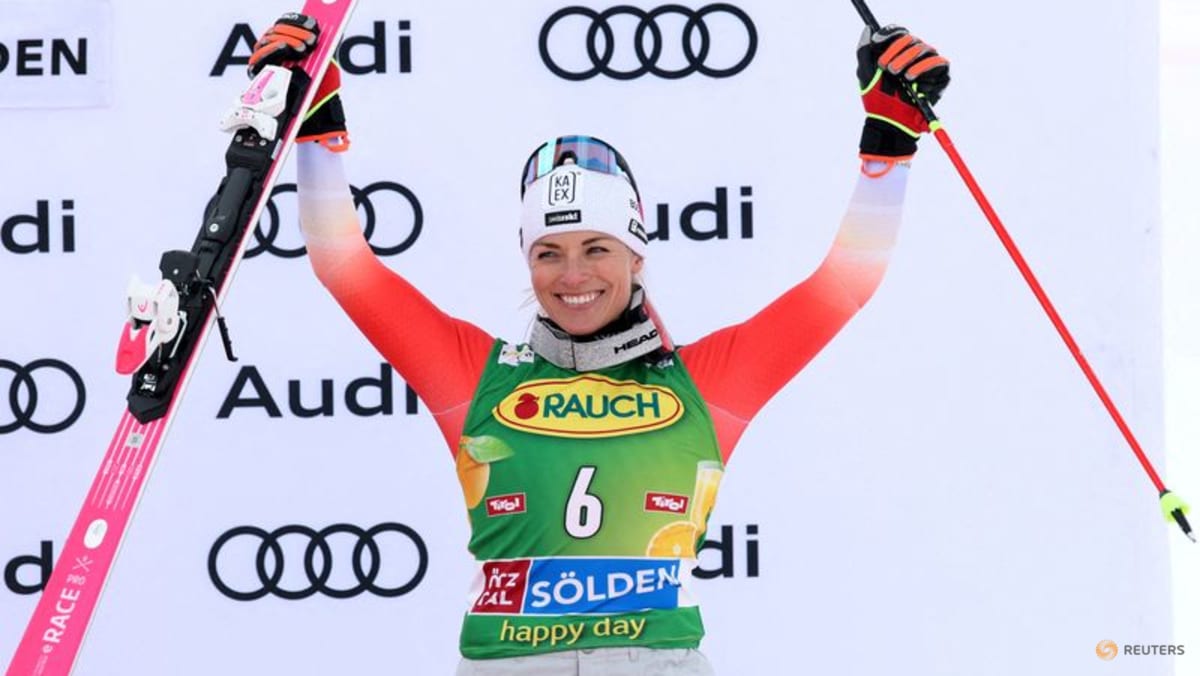 Alpine skiing-Switzerland's Gut-Behrami crashes in training, knee injury feared