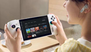 Microsoft-இன் முதல் Xbox கையடக்கக் கணினி விளையாட்டுச் சாதனம்