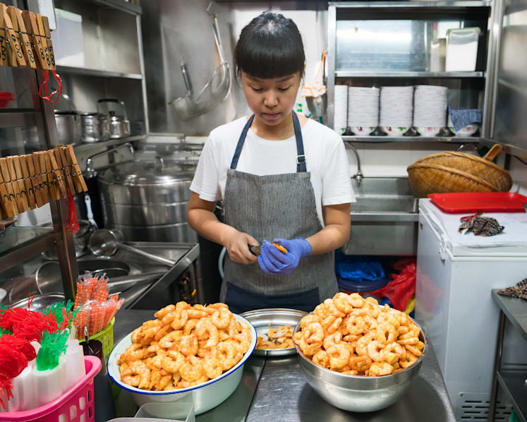 A day in the life of a third-generation prawn noodle hawker