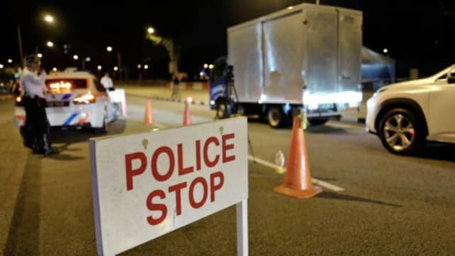 因躲避警方路障和危险驾驶 三名男子被捕