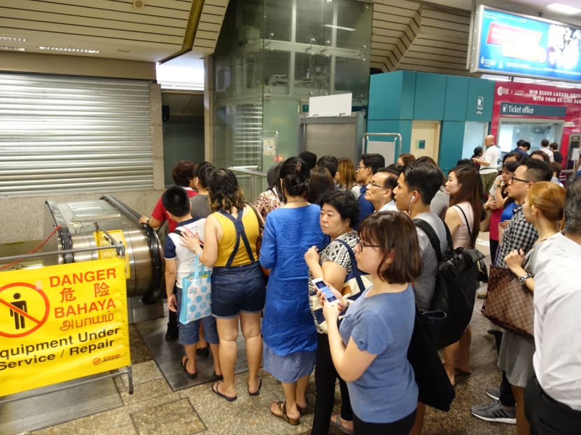 Evening commuters crowding near the escalator at Ang Mo Kio MRT station. The middle escalator at the station was cordoned off after it was seen emitting smoke on Monday afternoon (Feb 5). Photo: Koh Mui Fong/TODAY Evening commuters crowding near the escalator at Ang Mo Kio MRT station. The middle escalator at the station was cordoned off after it was seen emitting smoke on Monday afternoon (Feb 5). Photo: Koh Mui Fong/TODAY