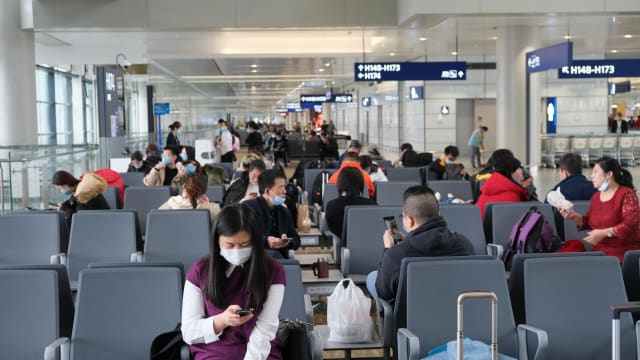 中国明起全面恢复发放各类签证给外国人