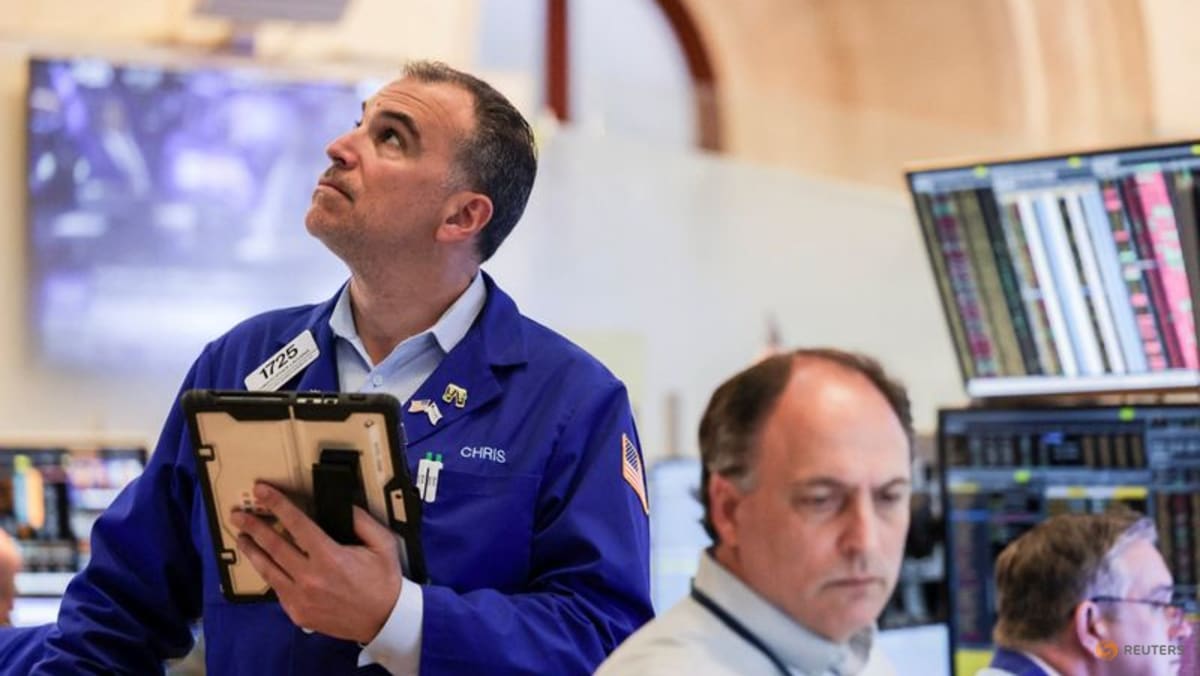 Wall Street Cetak Rekor, Minyak dan Dolar Naik — Sinyal Campuran untuk IHSG dan Rupiah