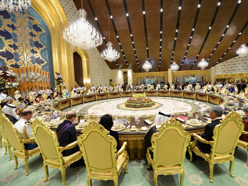 Brunei's Sultan Hassanal Bolkiah sits with foreign dignitaries and guests during a royal banquet at Nurul Iman Palace in Bandar Seri Begawan, Brunei October 6, 2017. Photo: Reuters