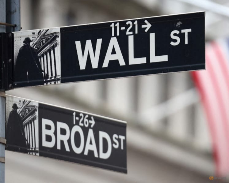 Wall Street closes down sharply after Fed holds rates unchanged